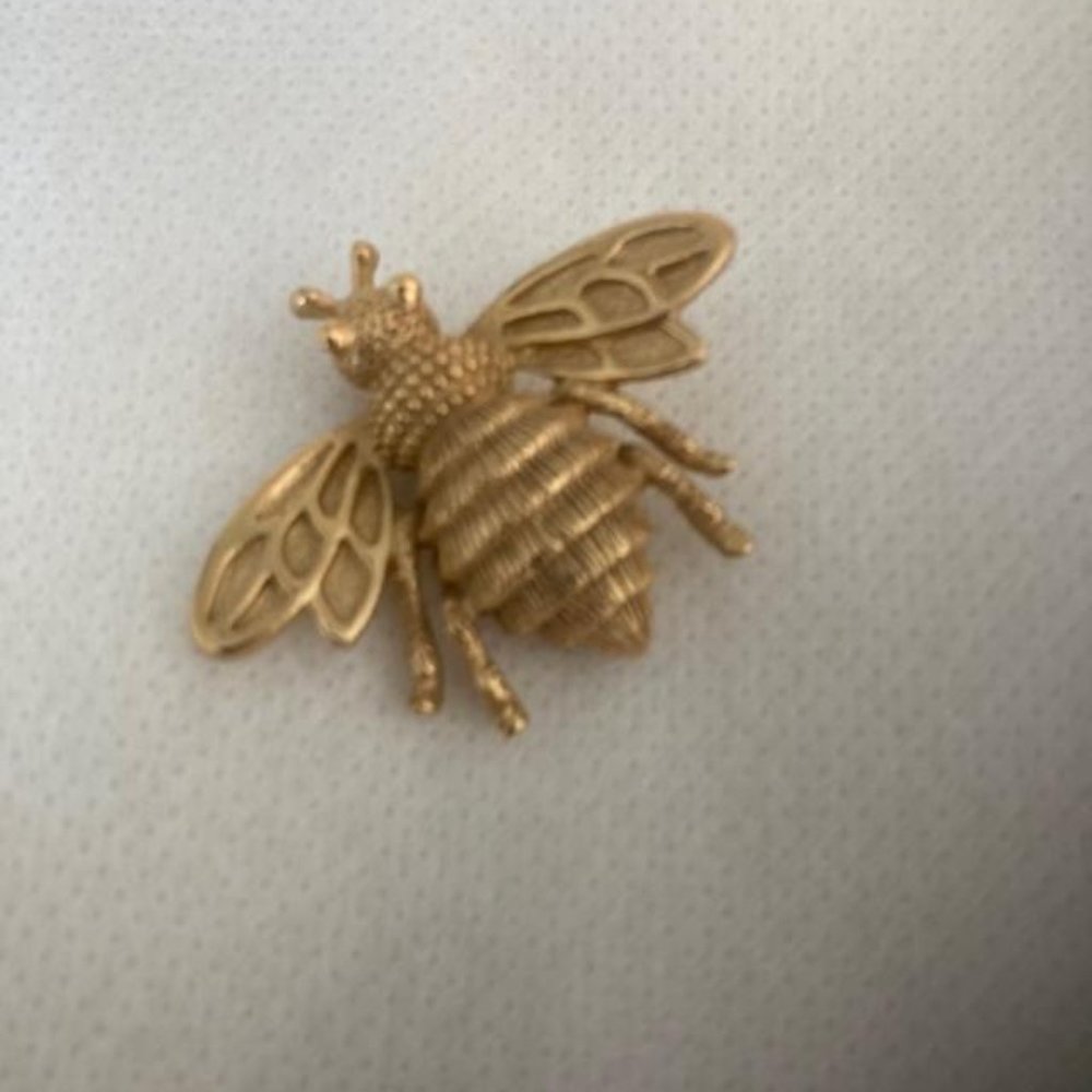 Goldtone Avon Bumble Bee Pin
